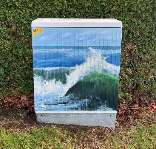 Incoming wave - Lori Pittard